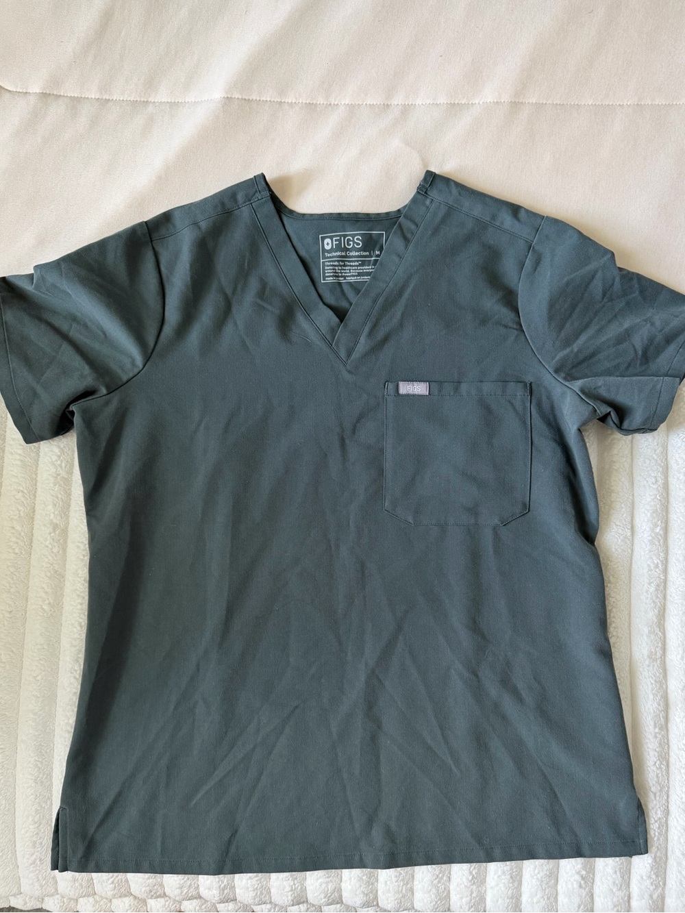 FIGS Women’s V-Neck Scrub Top